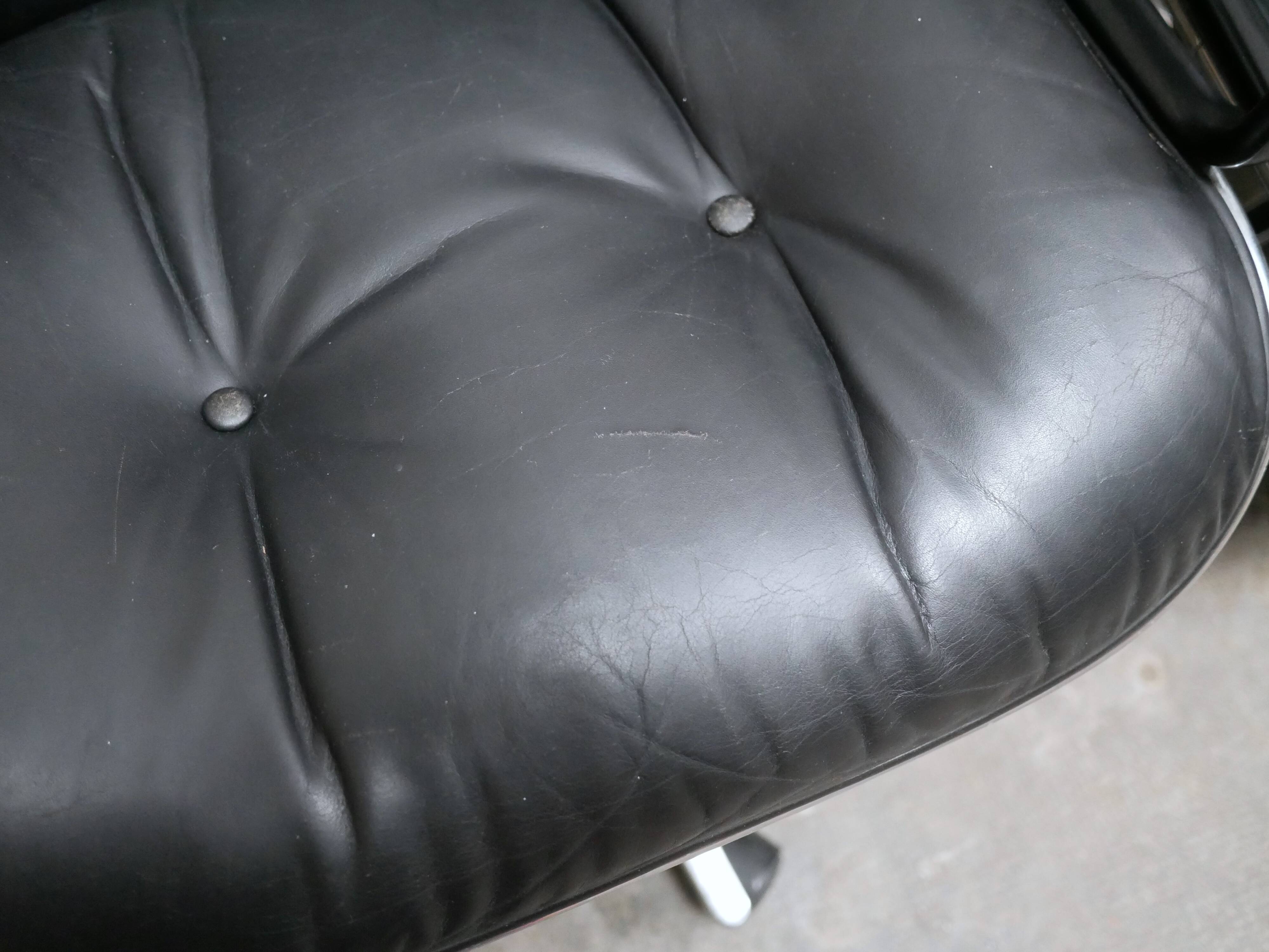 Black leather armchair by Charles Pollock for Knoll International