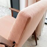 Fauteuil scandinave en velours côtelé rose clair