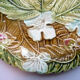 Assiette en barbotine Onnaing fraises fleurs et feuilles de fraisier