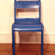 Chaise métallique industrielle bleue pour enfant