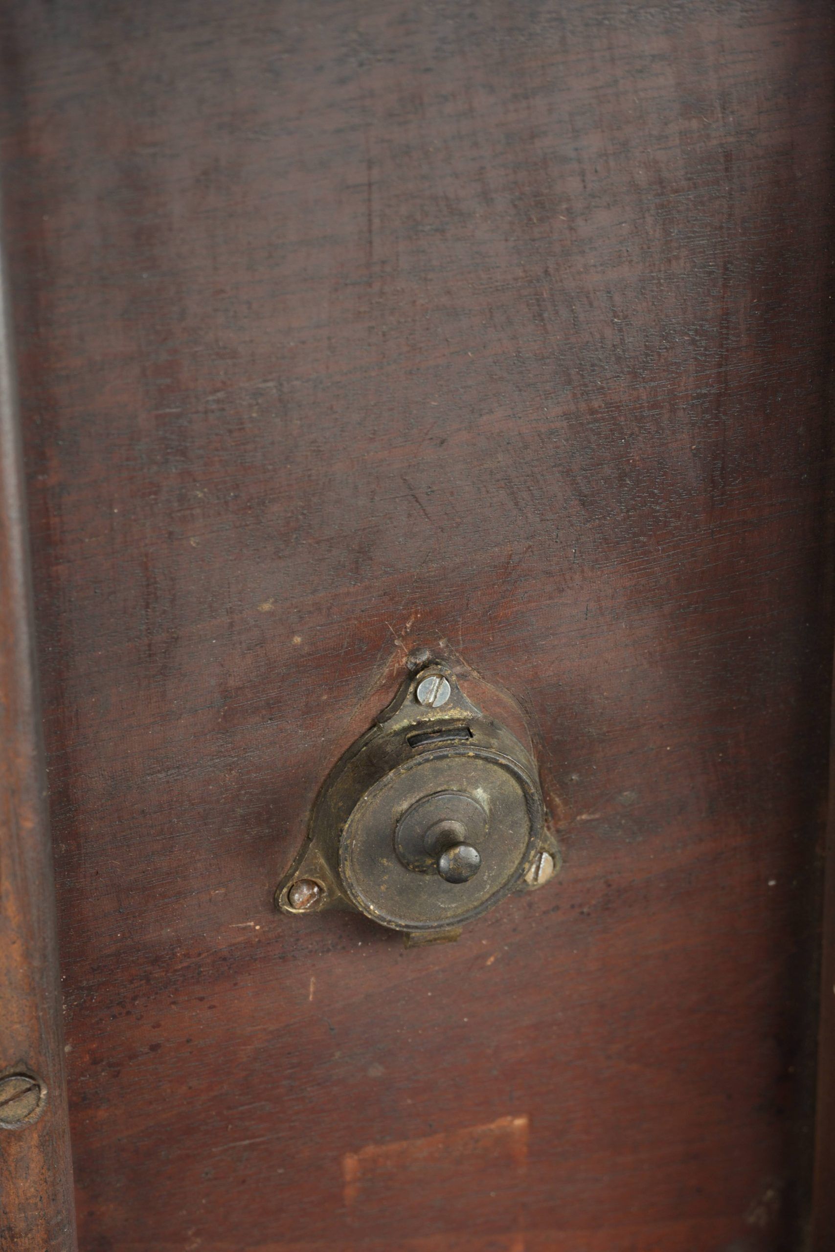 Round antique English tilt-top table/side table from the early 19th century