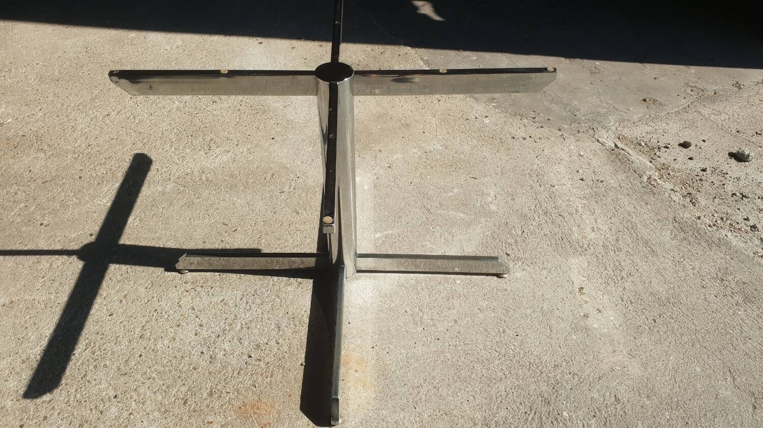 Round dining table Roche Bobois 1970