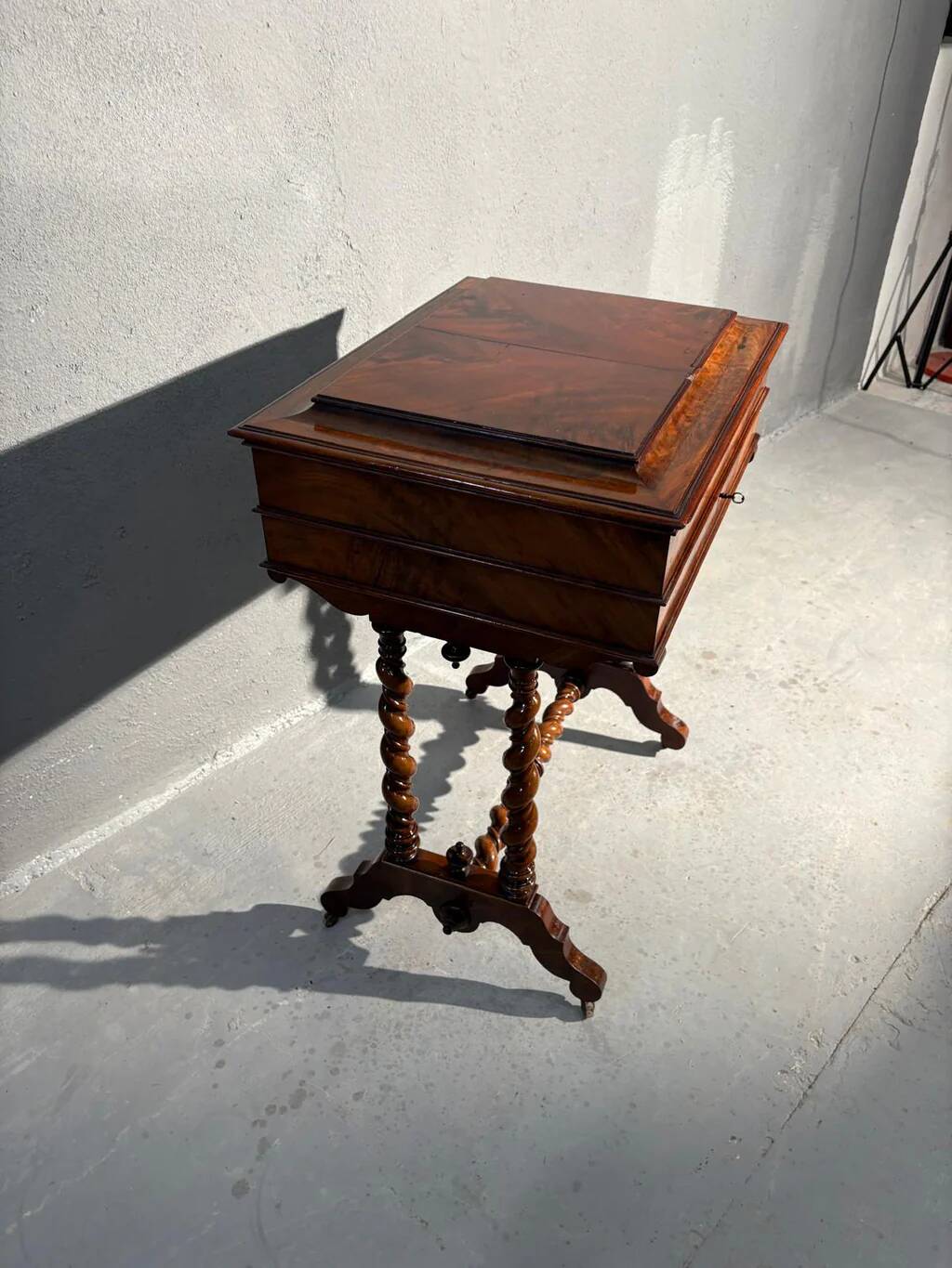 Antique wooden sewing table with drawer.