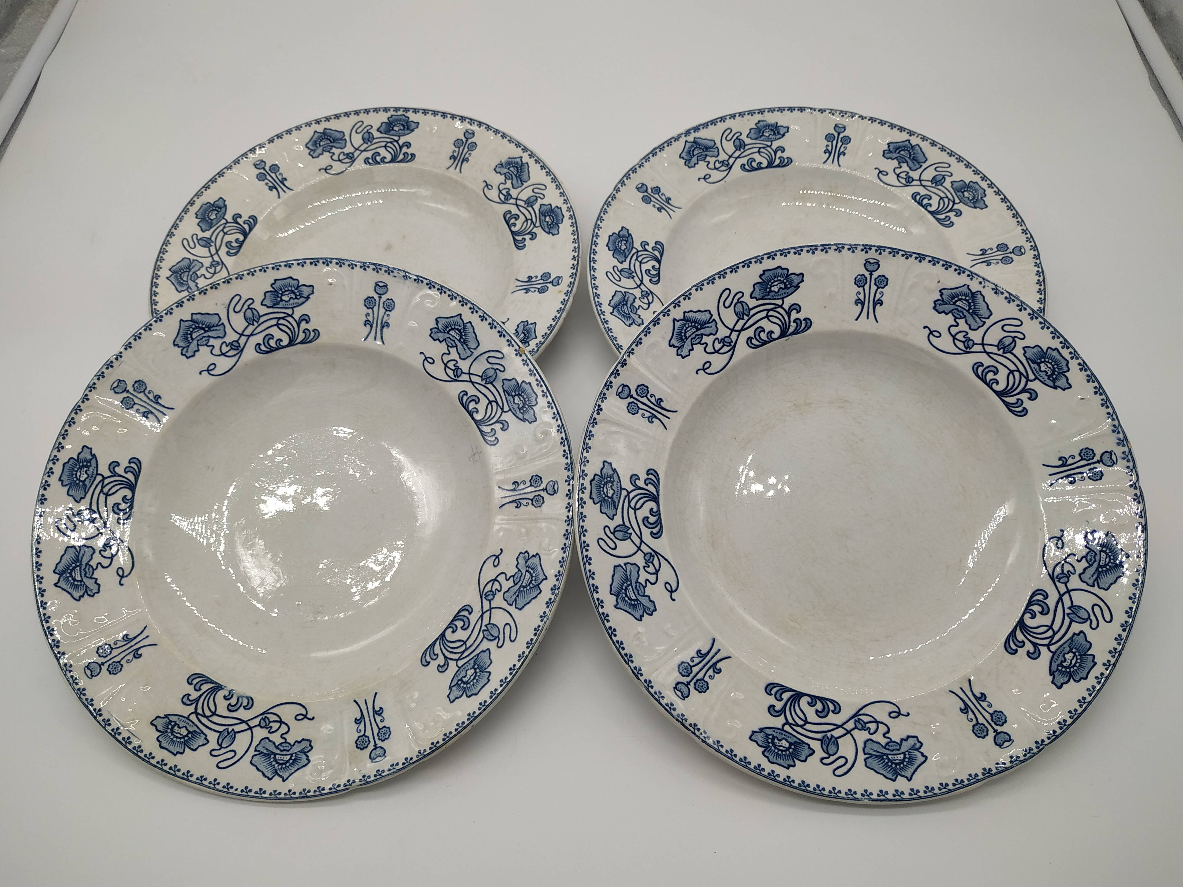 Lot de 4 assiettes anciennes Sarreguemines décor 1900