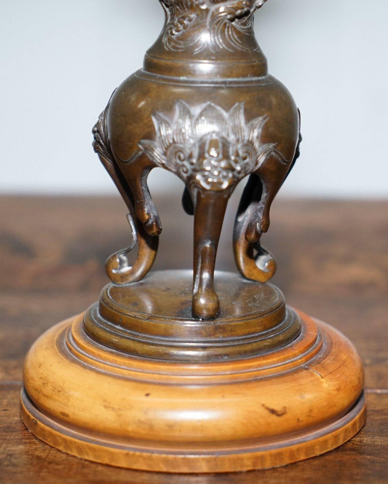 Paire de bougeoirs en bronze période Meiji vers 1870