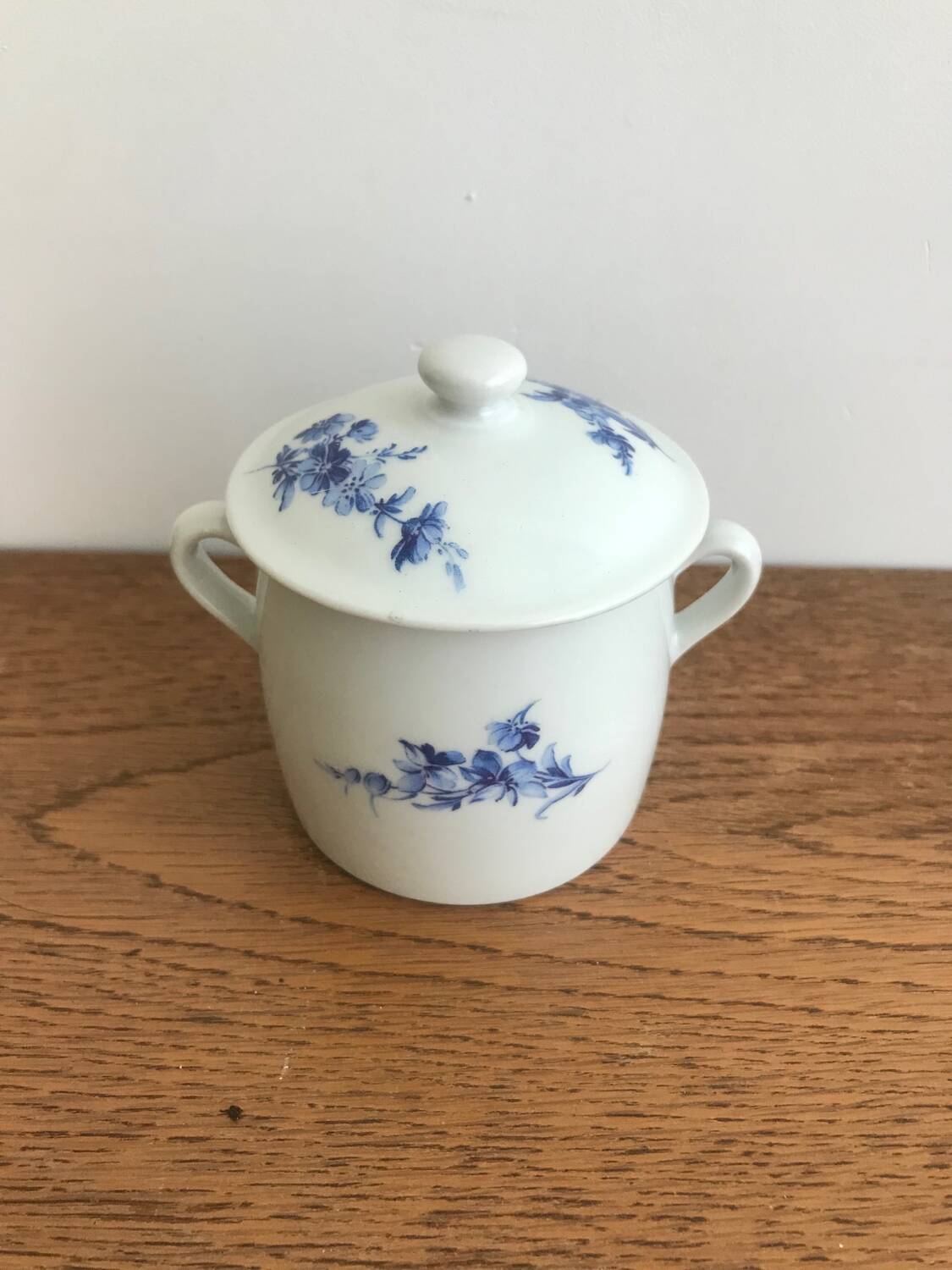Sucrier en porcelaine fleurs bleues apilco
