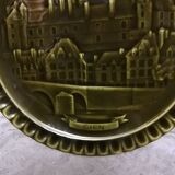 Plate in slip Gien decoration " castle of Gien "
