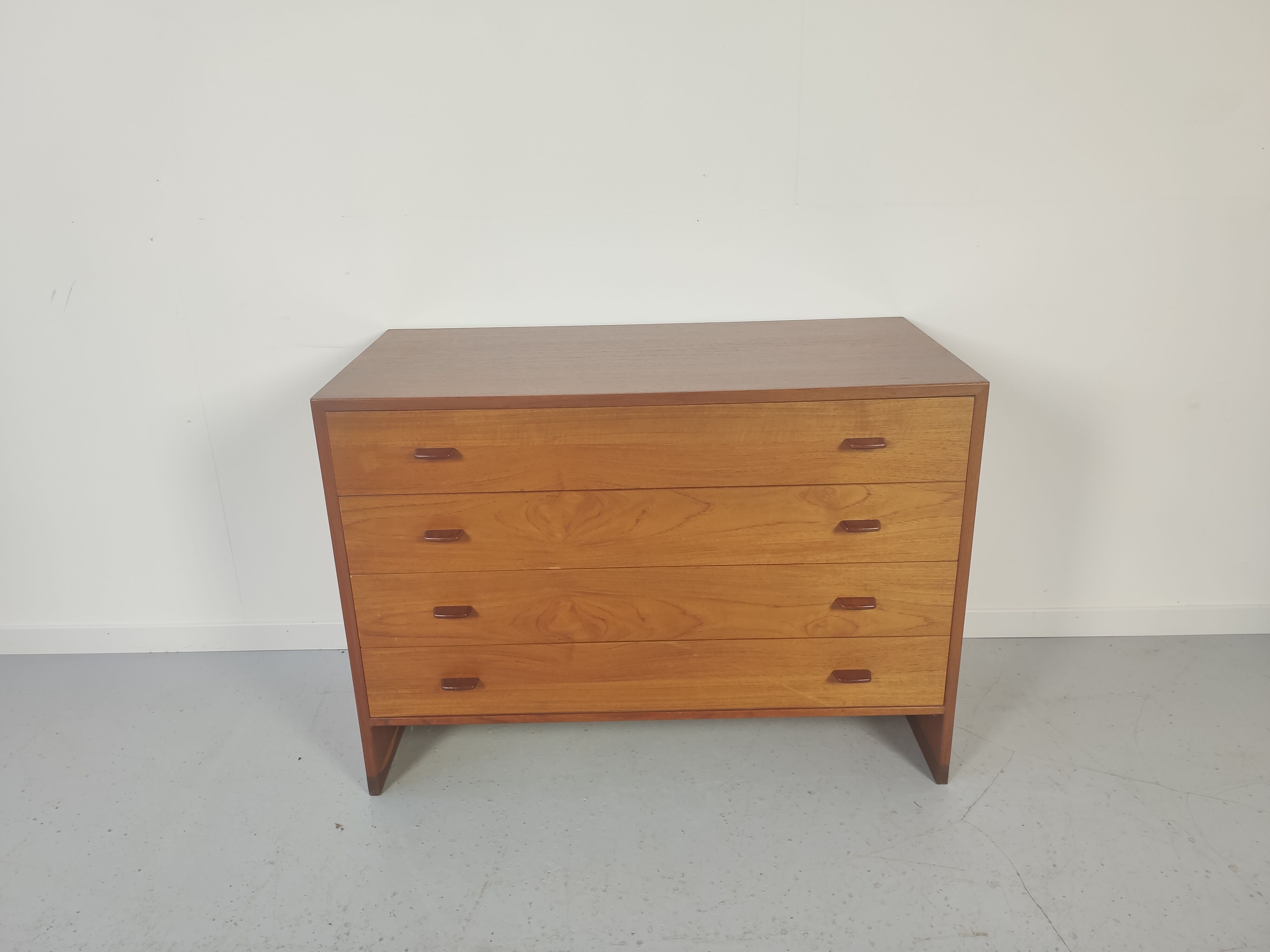 Chest of drawers In teak by Hans Wegner for RY mobler Dunemark 1960s
