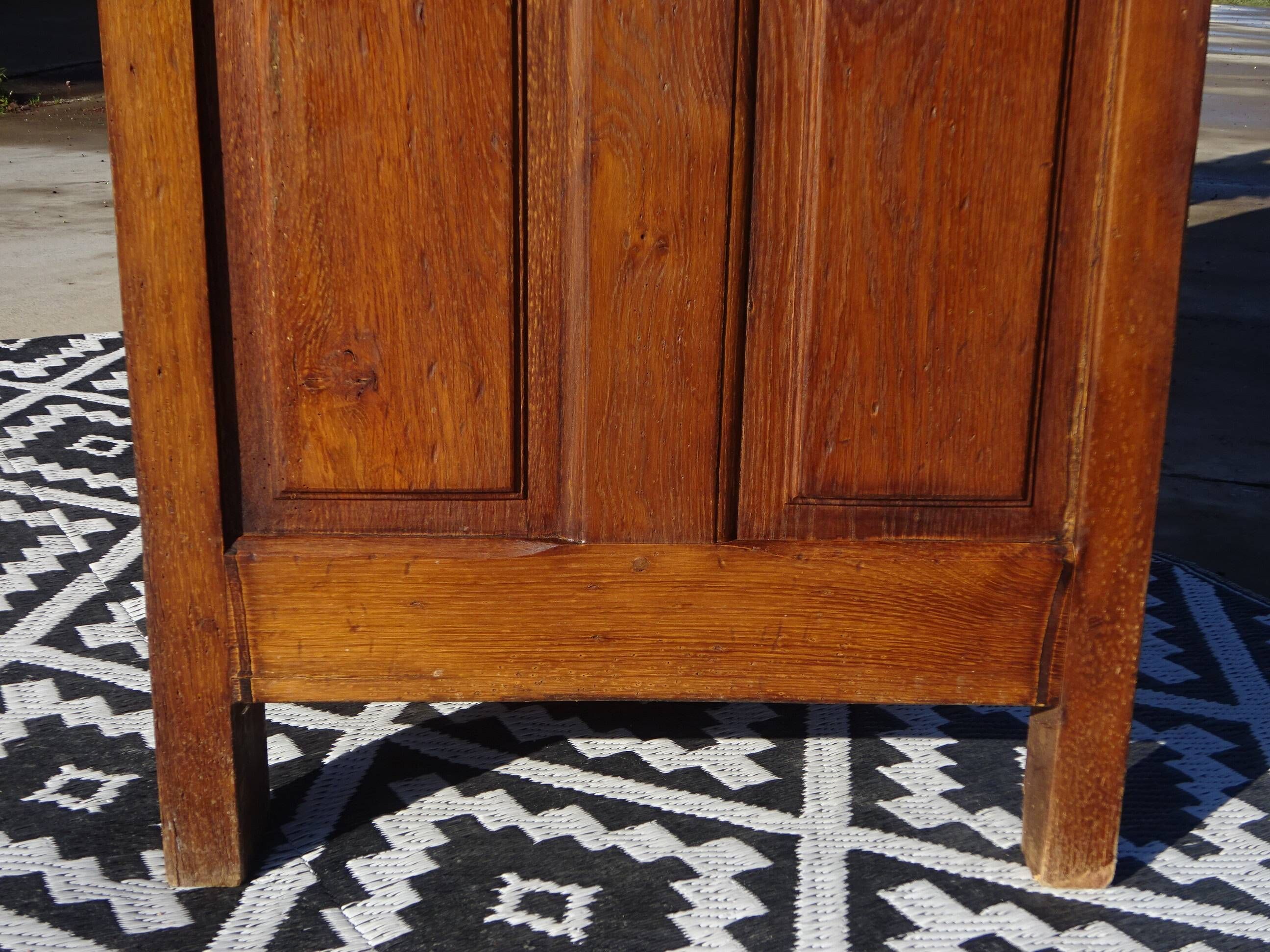 Small oak cabinet, 4 doors, Louis XIII style