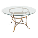 Round dining table