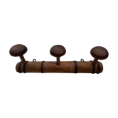 Wall coats door