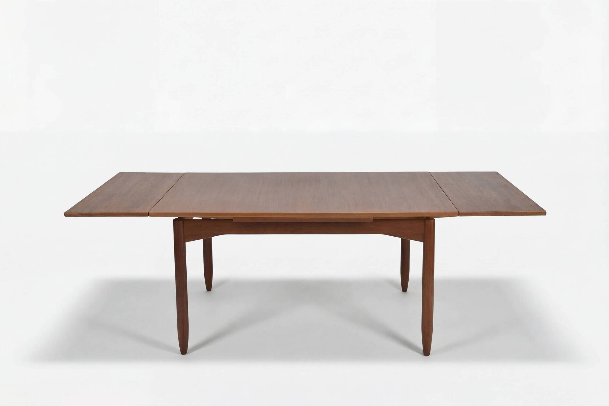 Vintage teak extendable Scandinavian table from the 1960s.