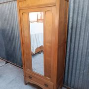 Vintage Parisian wardrobe - bonnetière
