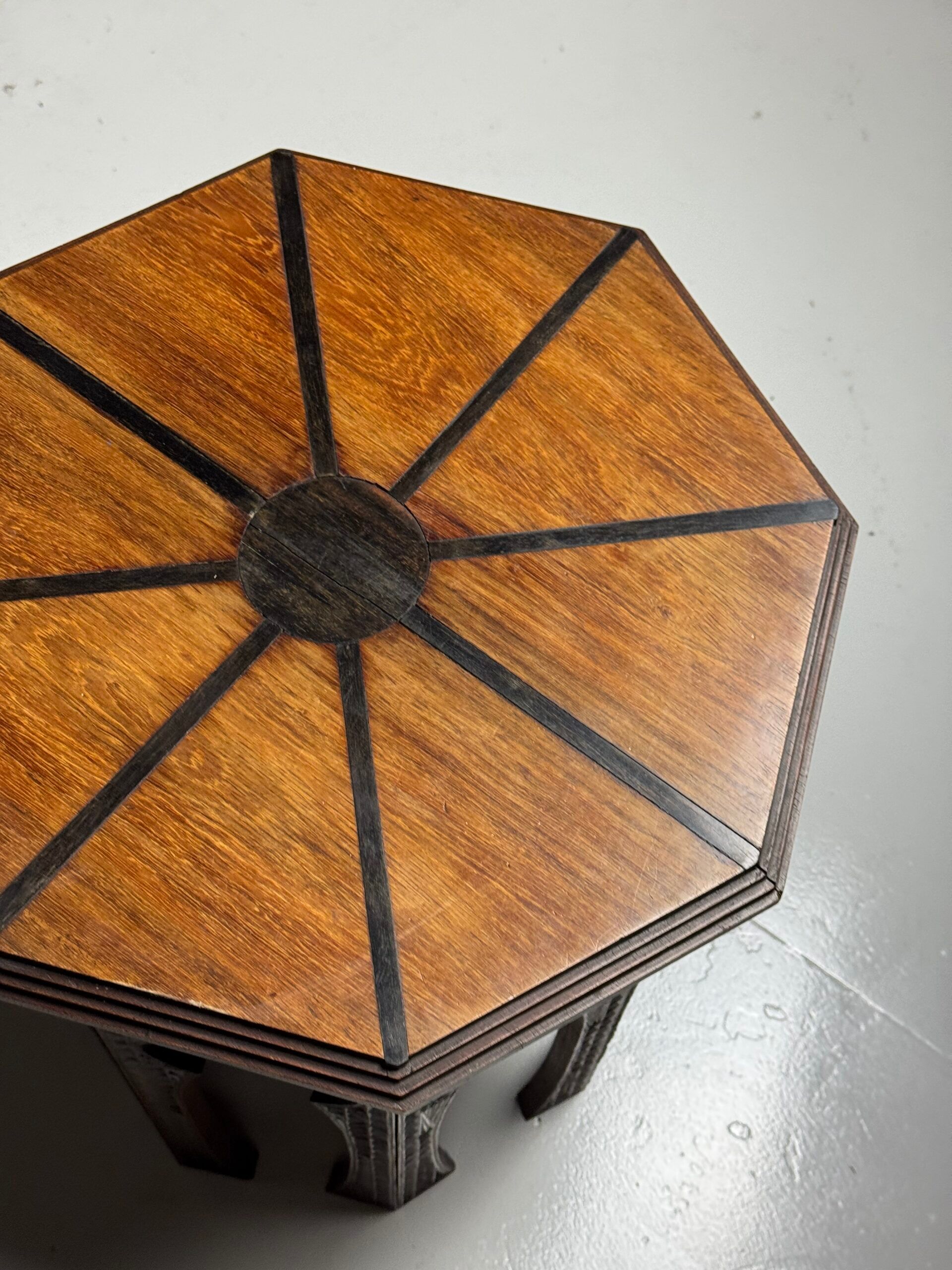 Table d'appoint anglo-indienne vers 1900