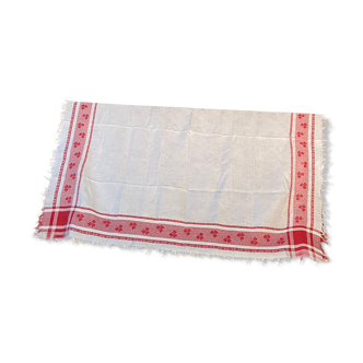 Rectangular tablecloth in white and red damask