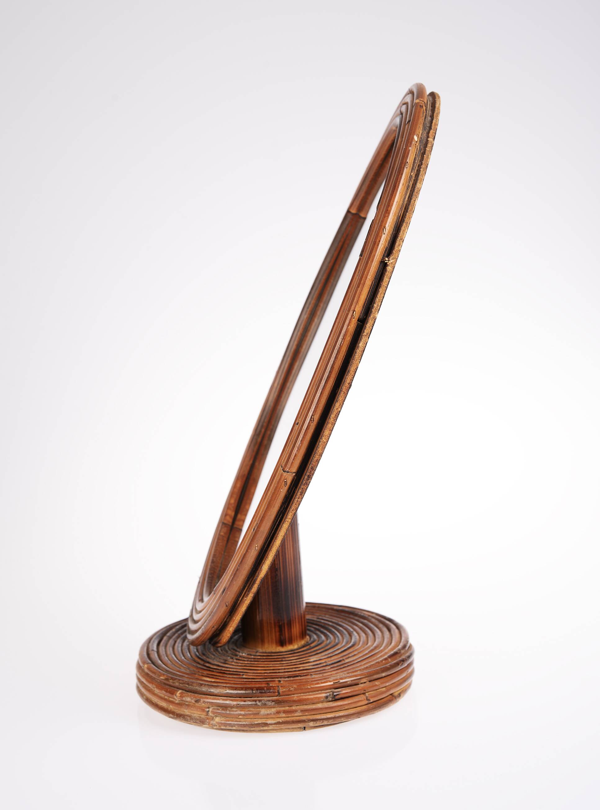 Rattan mirror to stand
