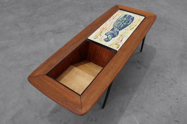Table basse modèle 210, bois de teck et céramique, par Alfred Hendrickx, Belform