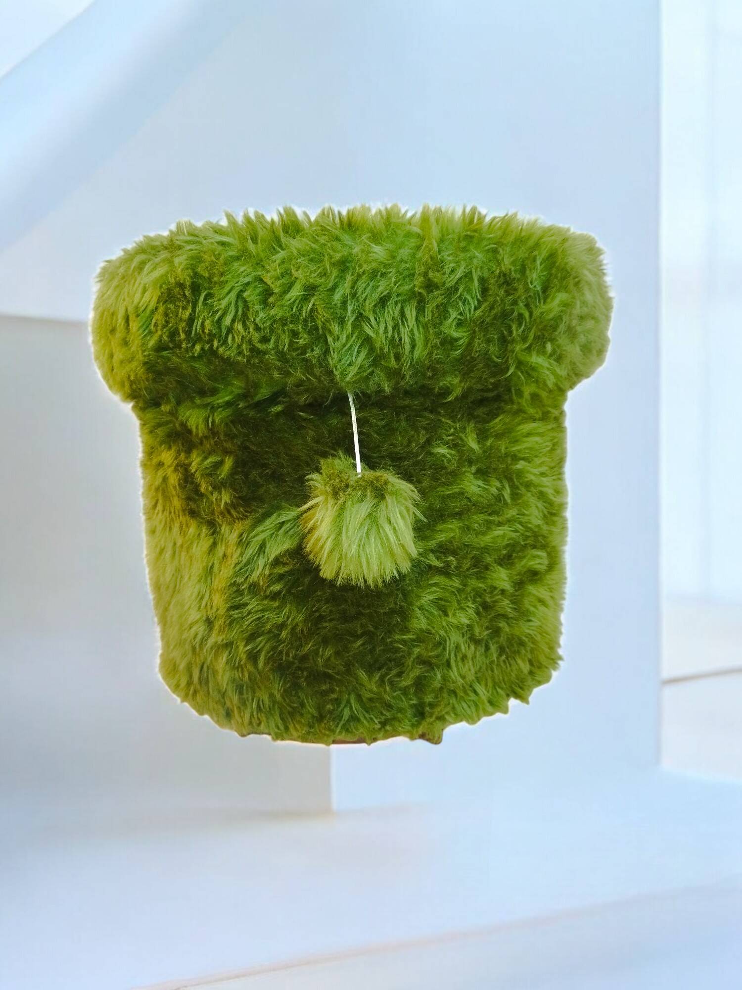 Hairy storage pouf