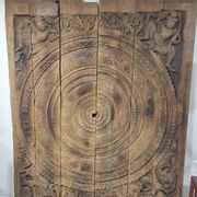 Plafond en bois sculpté