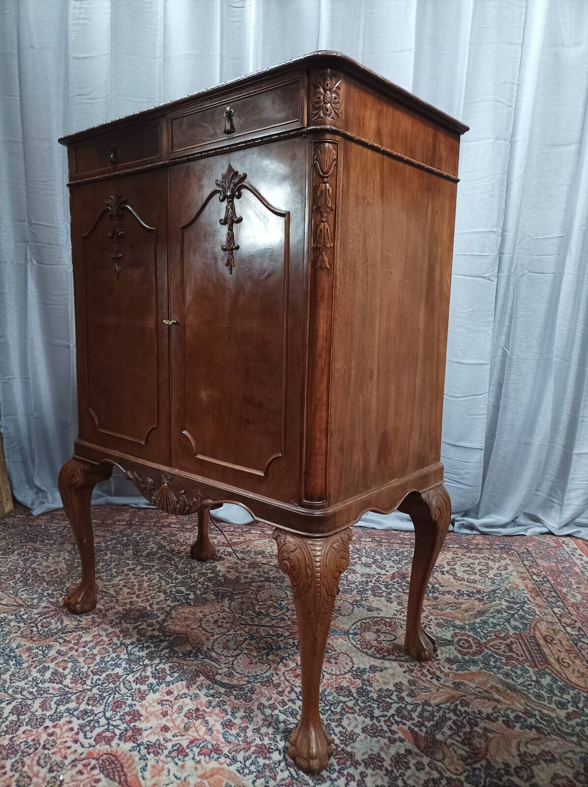 Meuble bar chippendale Maison JELLINEK en acajou