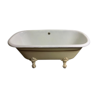 Cast iron bathtub