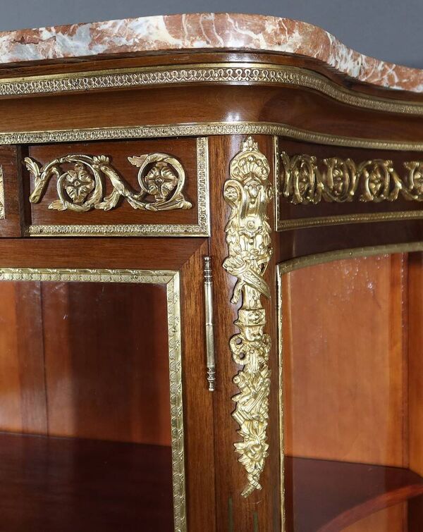 Vitrine en acajou de style Transition, Louis XV, Louis XVI – 1900