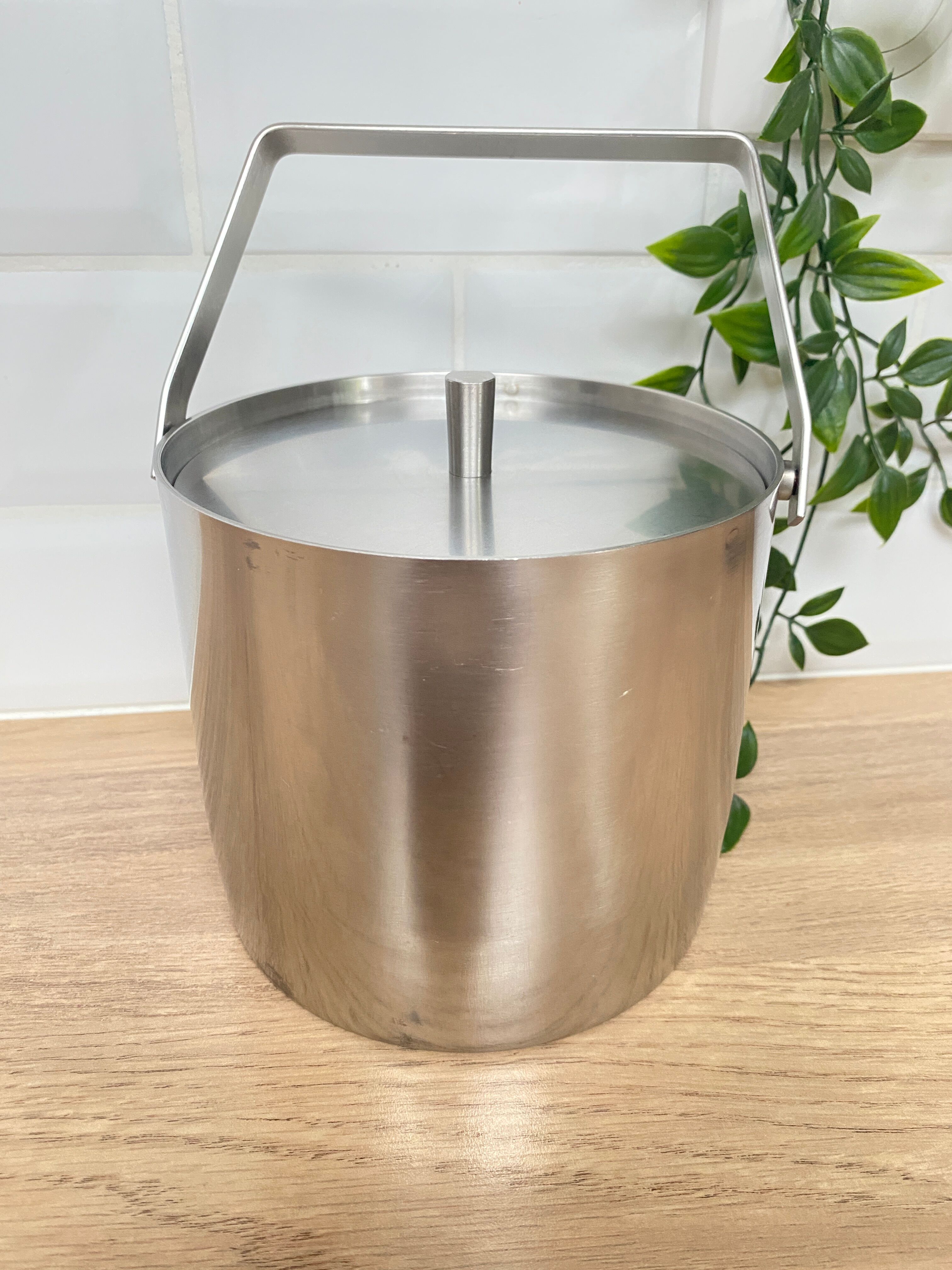 Stainless steel ice bucket