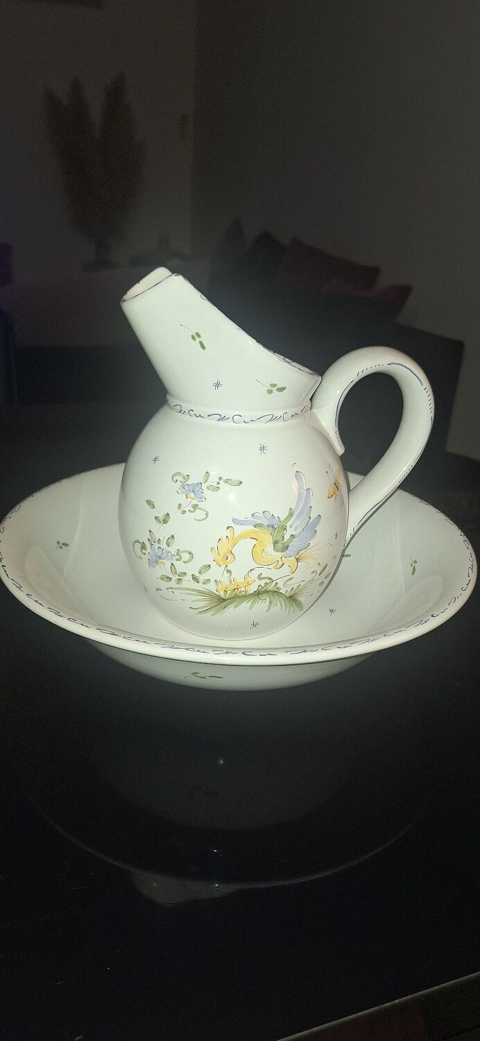 Vase Moustiers workshop A.Baratta (A.B)