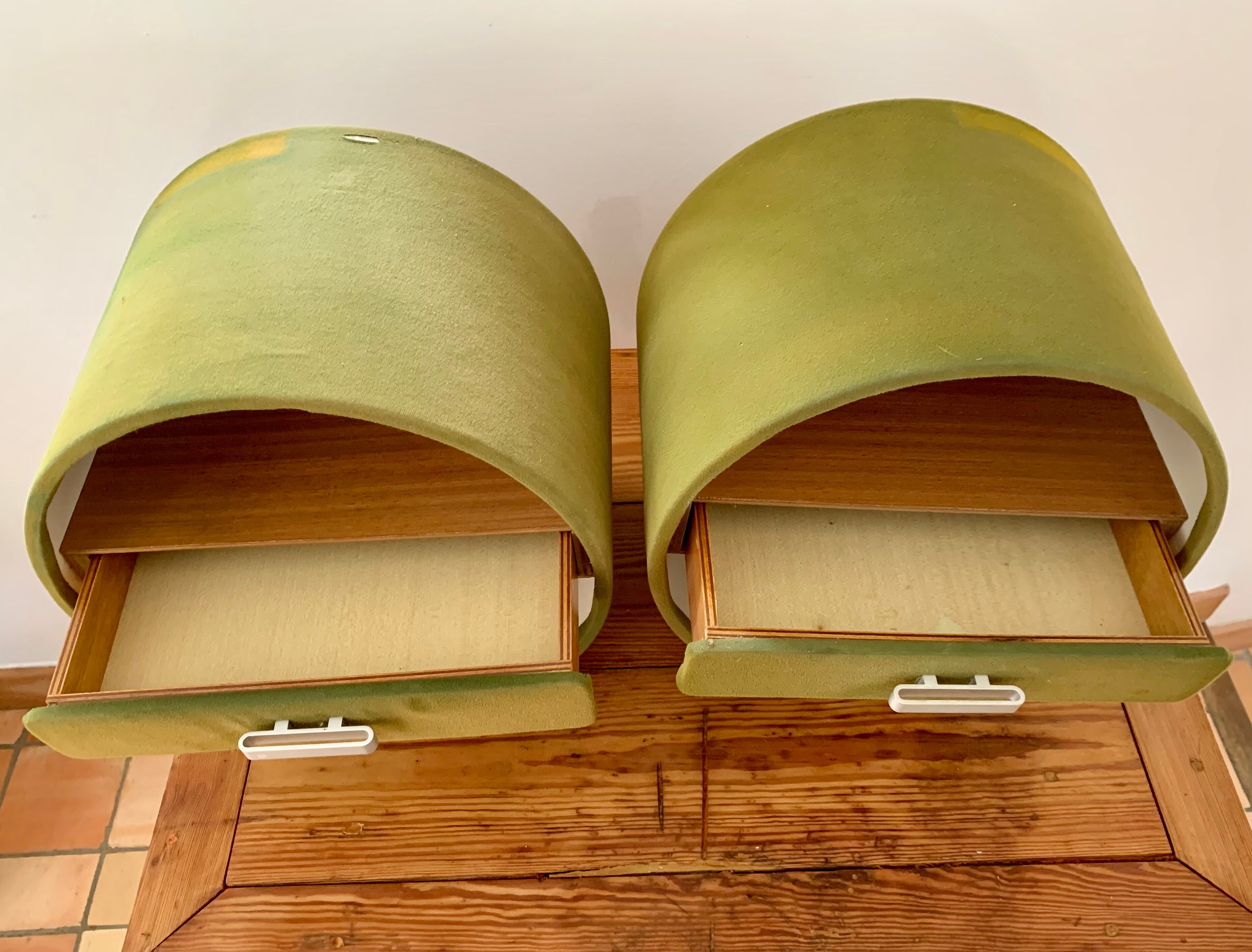 Pair of bedsides to hang