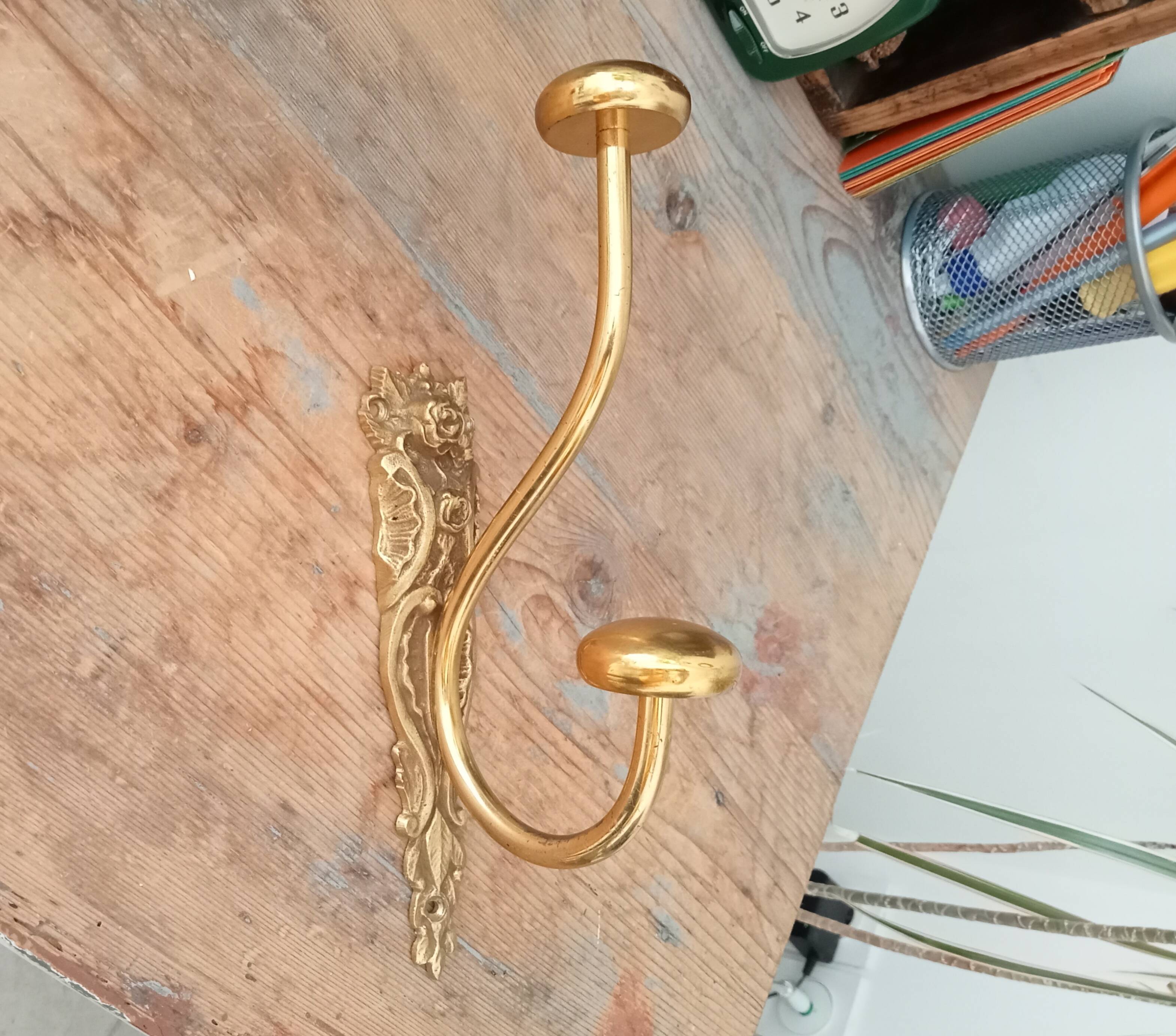 Hook nineteenth in bronze