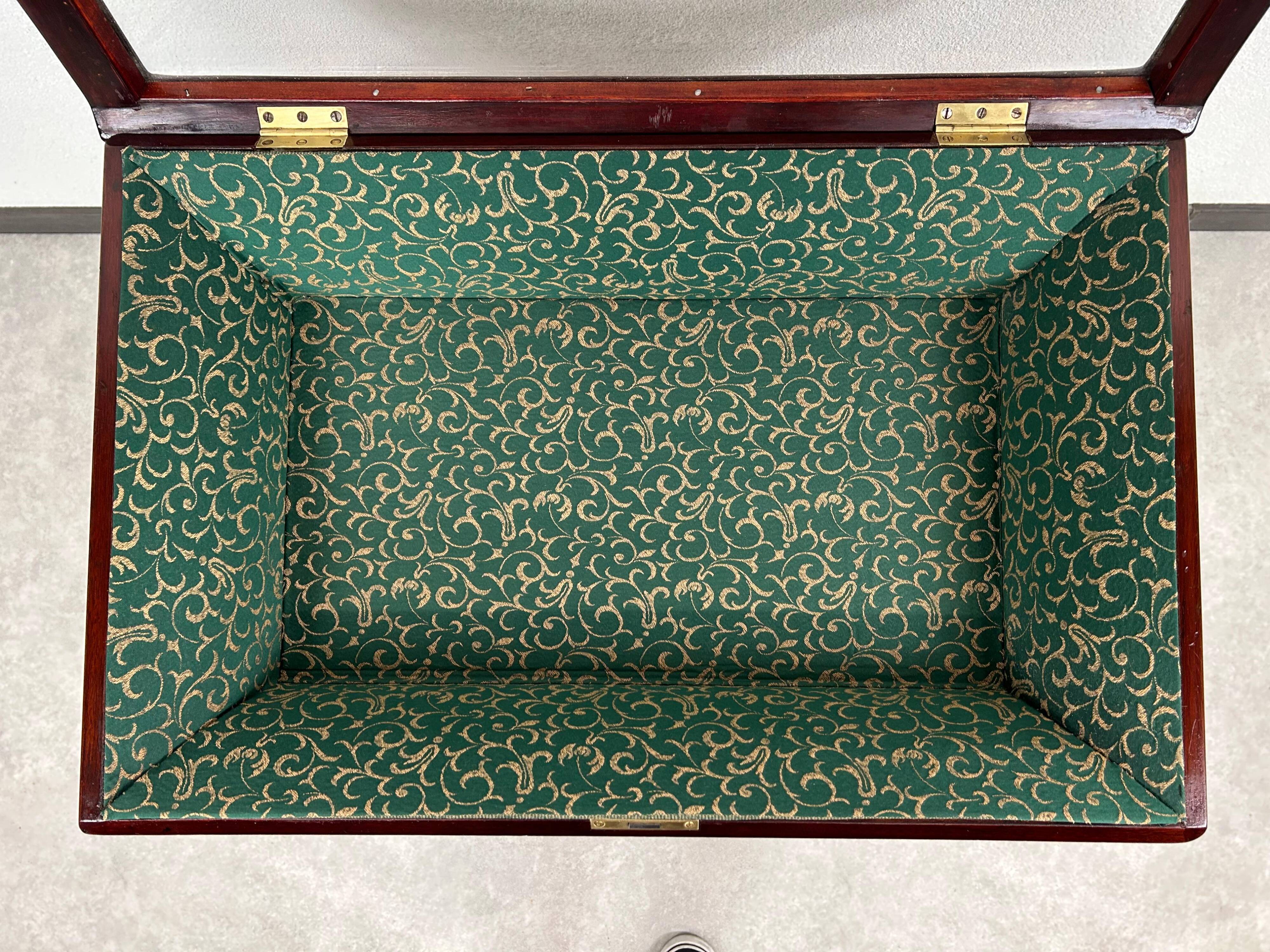 Art Deco display table in mahogany