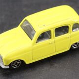 Ancienne petite voiture 4L