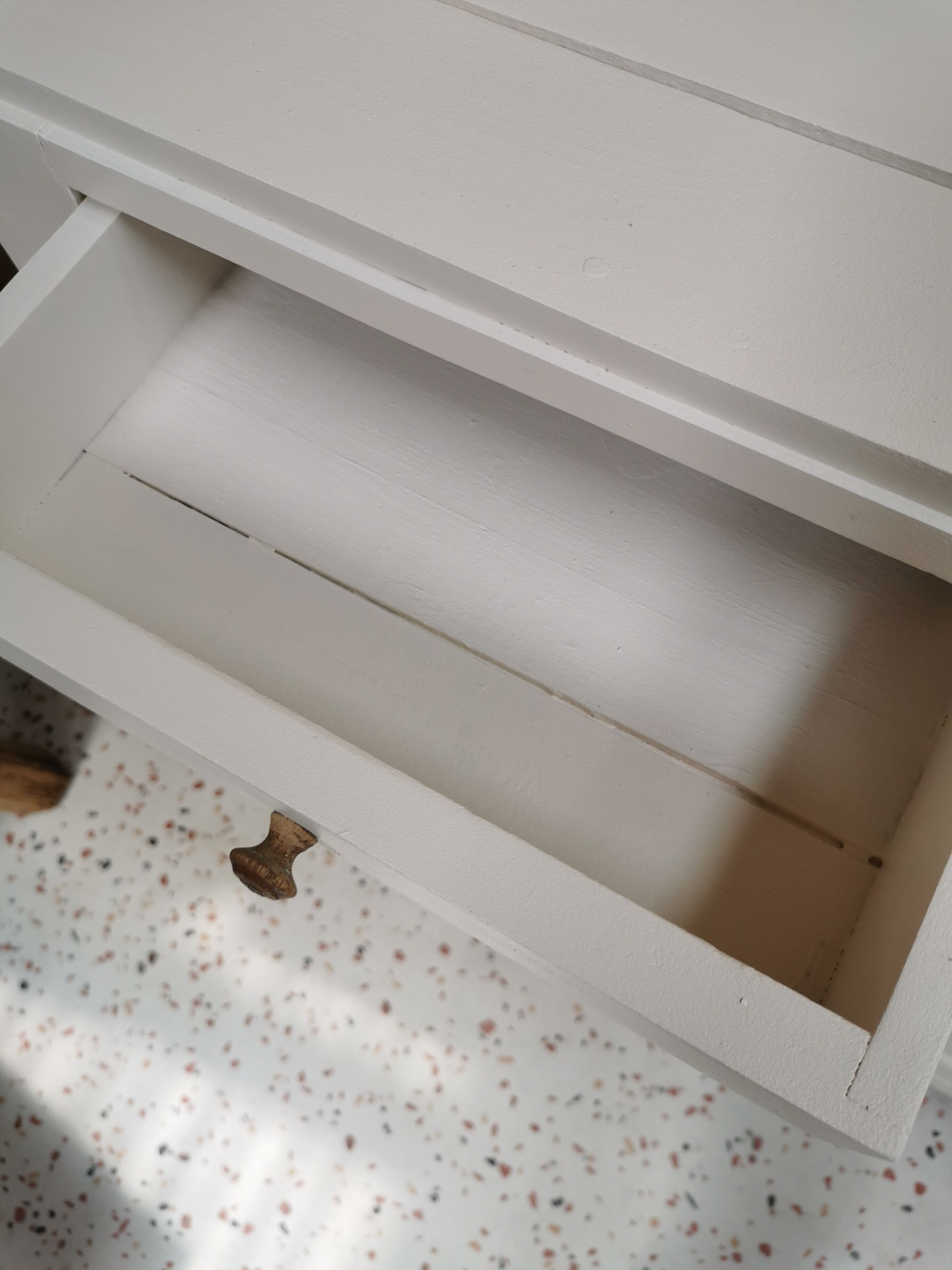 White parisian buffet