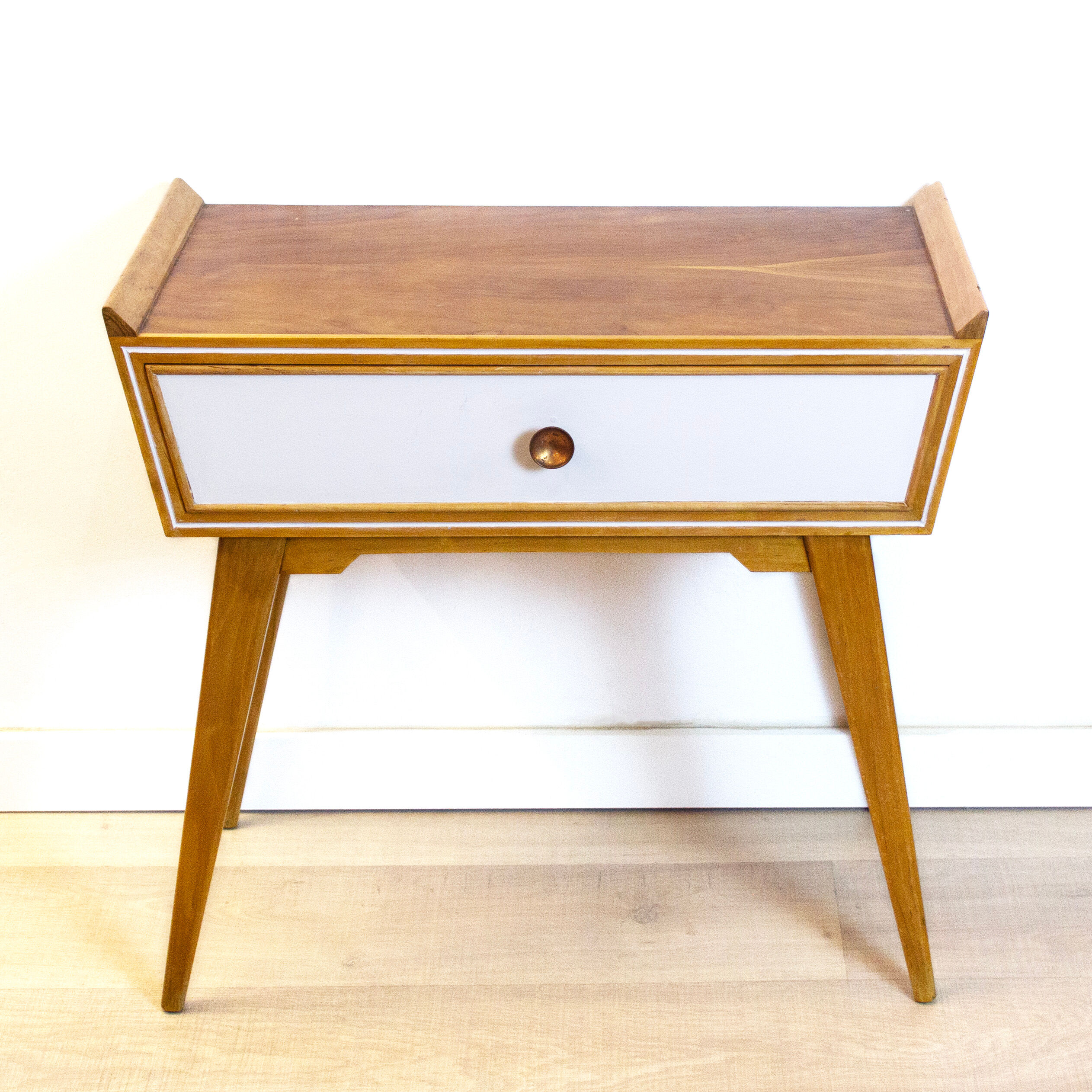 Table de chevet du milieu du siècle, Espagne, années 1950