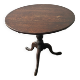 Table d'appoint en chêne antique de style géorgien avec plateau basculant et trépied.