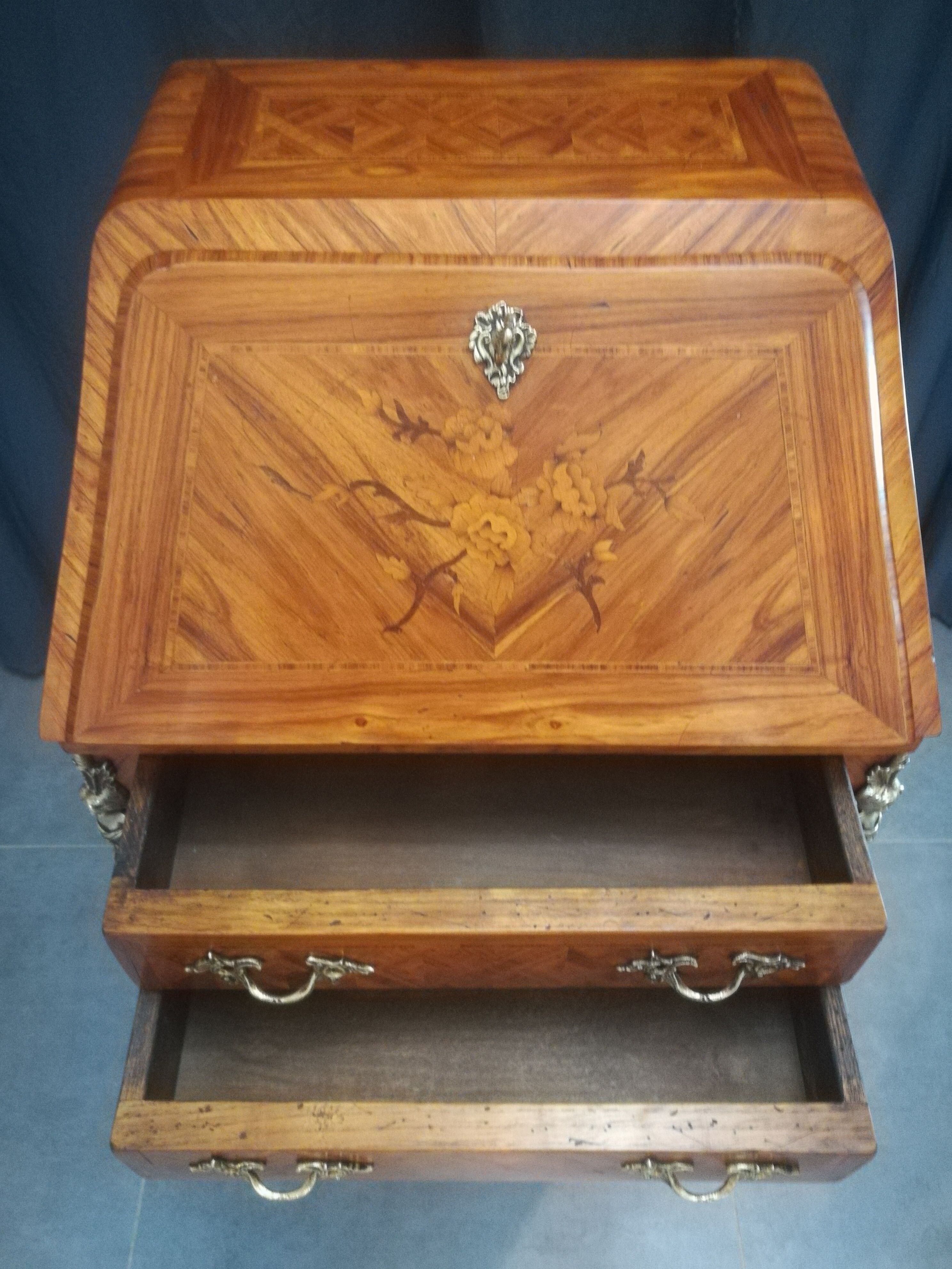 Lady's secretary in marquetry