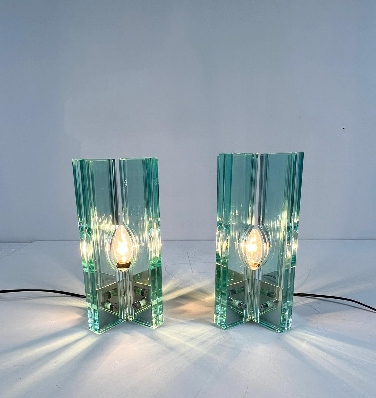 Giorgio Reggiori. Pair of table lamps/glass objects by Giorgio Reggiori for Gallotti & Radice, 1960s, Italy.