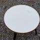Table d’appoint vintage des années 60 piètement tripode bois noirci plateau formica blanc