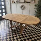 Extendable solid oak table