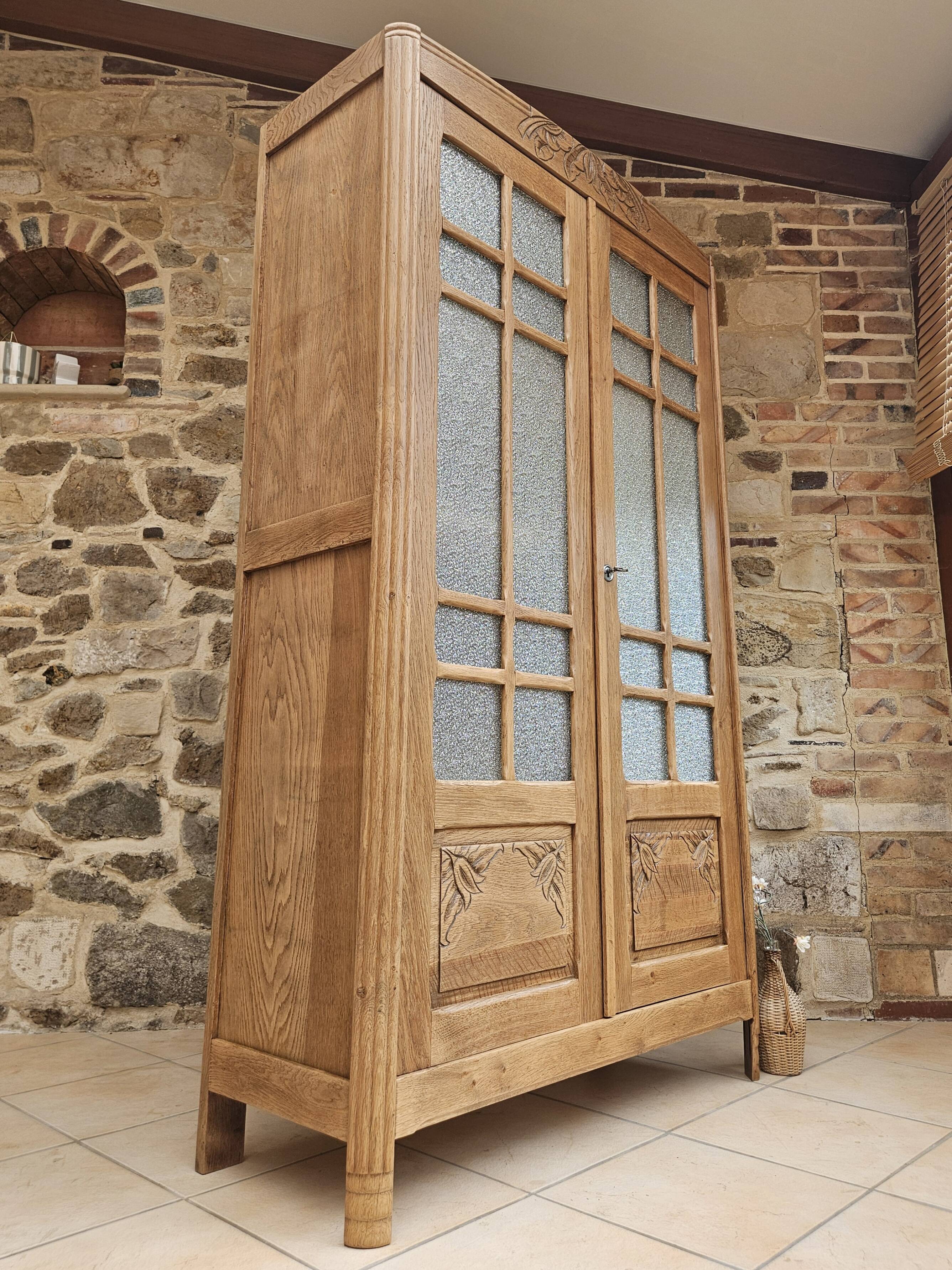 Art Deco display cabinet from Paris