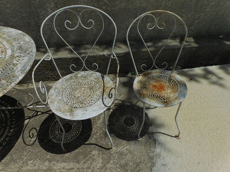 Iron garden furniture forge table, 2 armchairs and 2 chairs