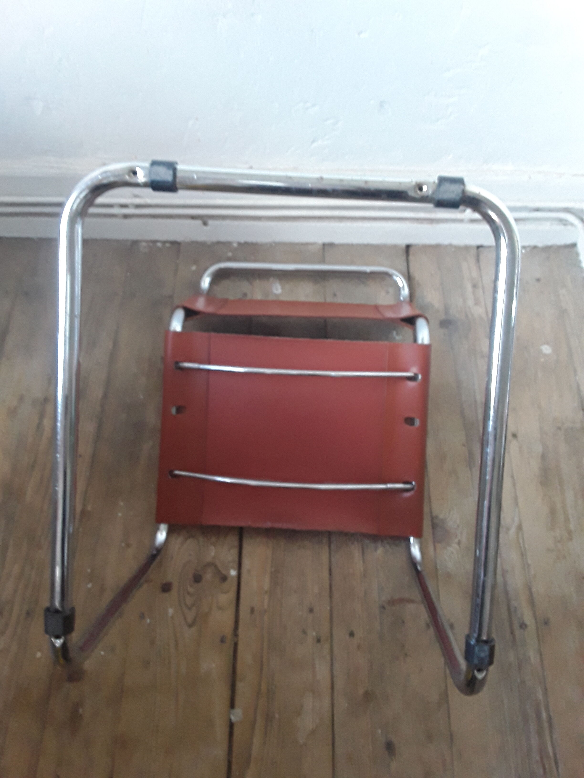 Cantilever chairs