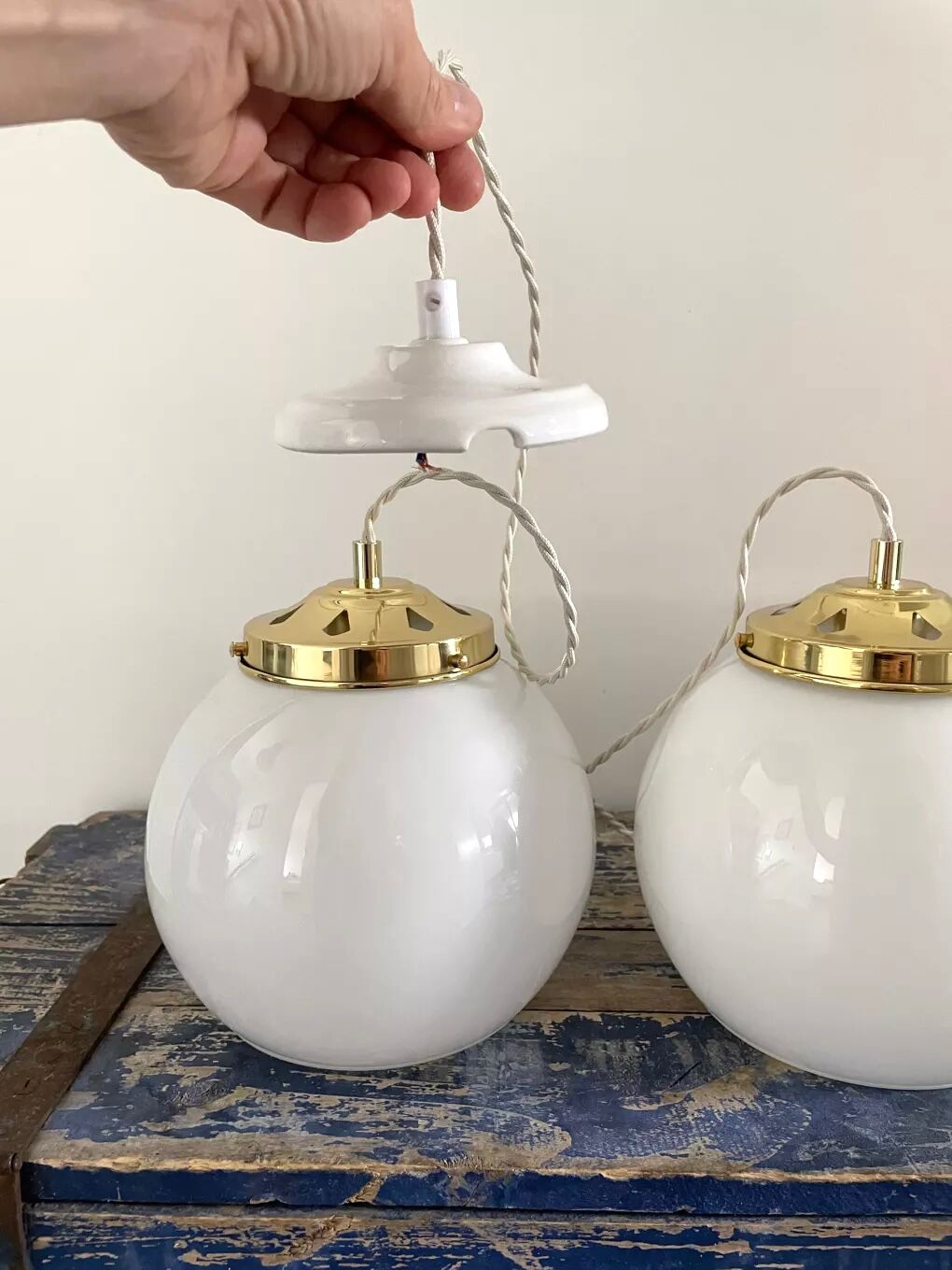Hanging lamp white opaline