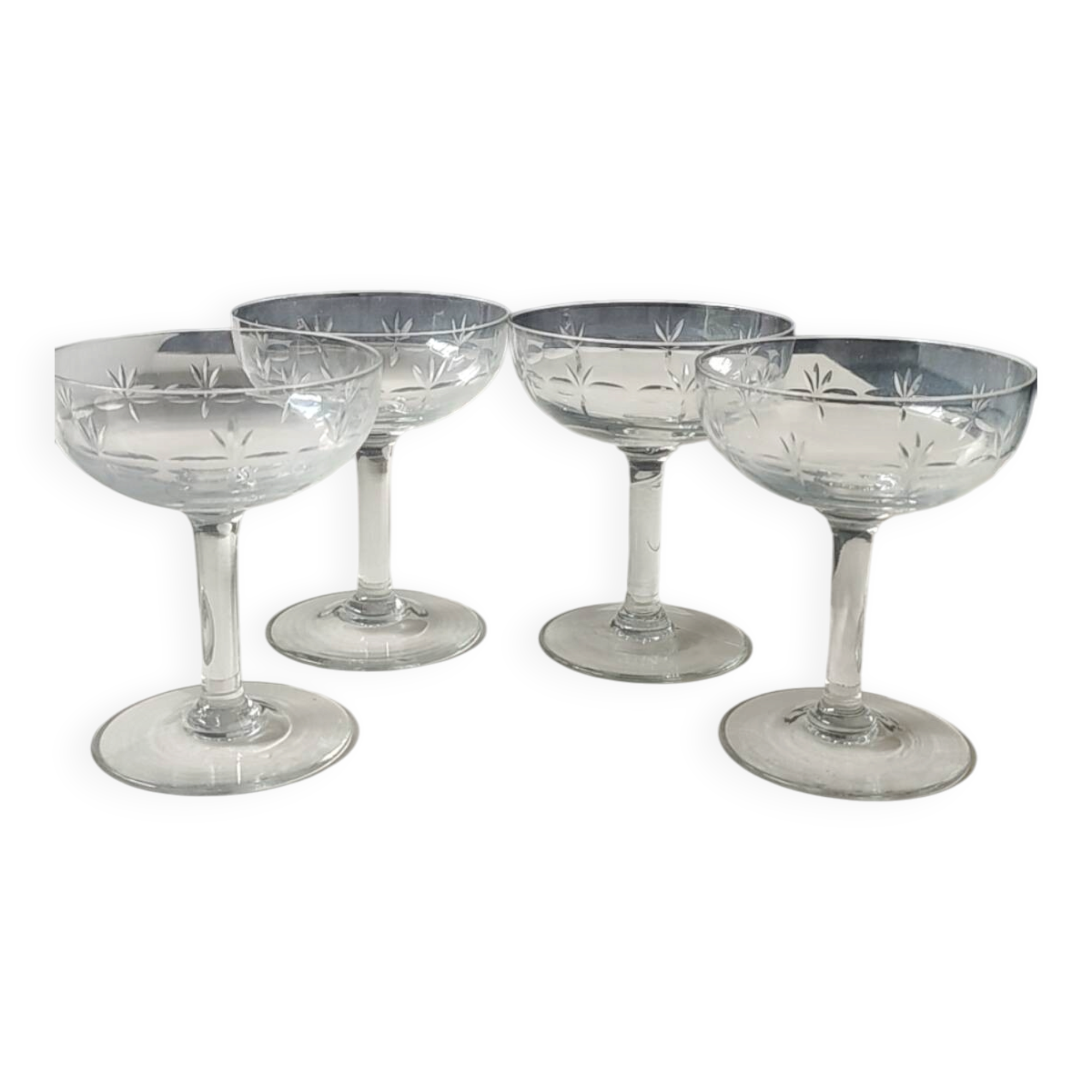 Lot of 4 Art Deco champagne coupes / Verreries de Doyen. Half crystal.