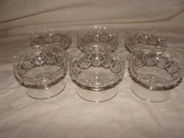 6 coupes à champagne en cristal de ''Baccarat