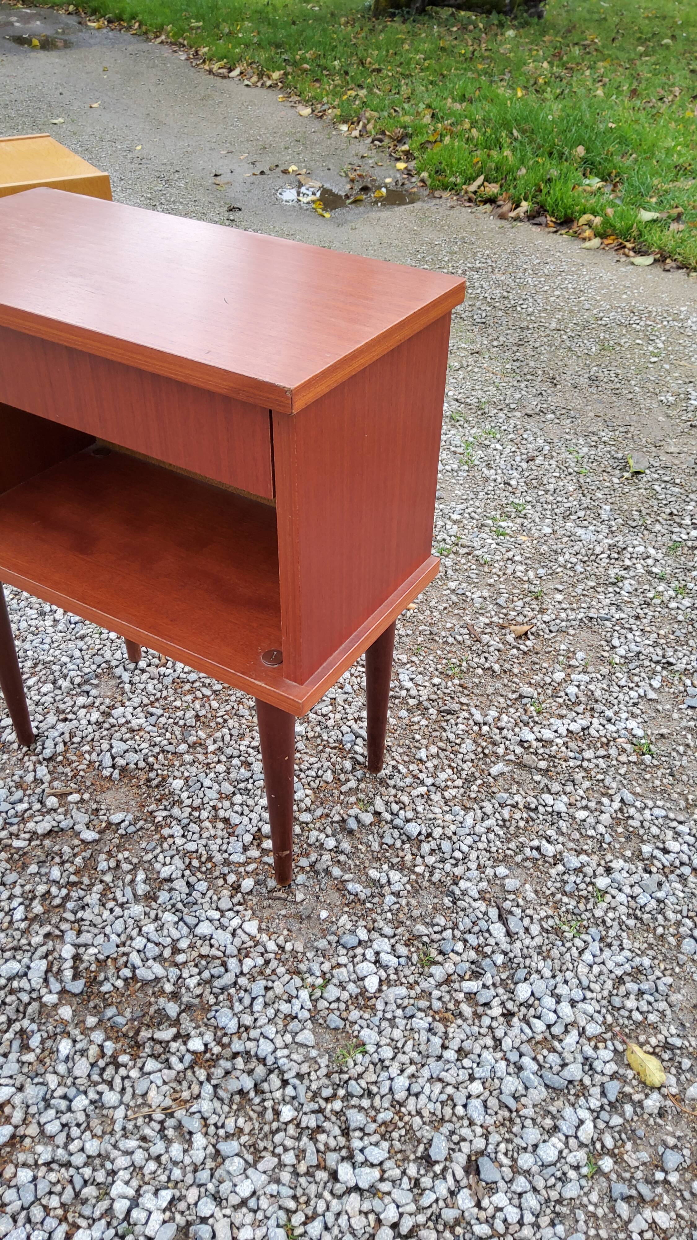 Bedside of the 60s in mahogany conical feet