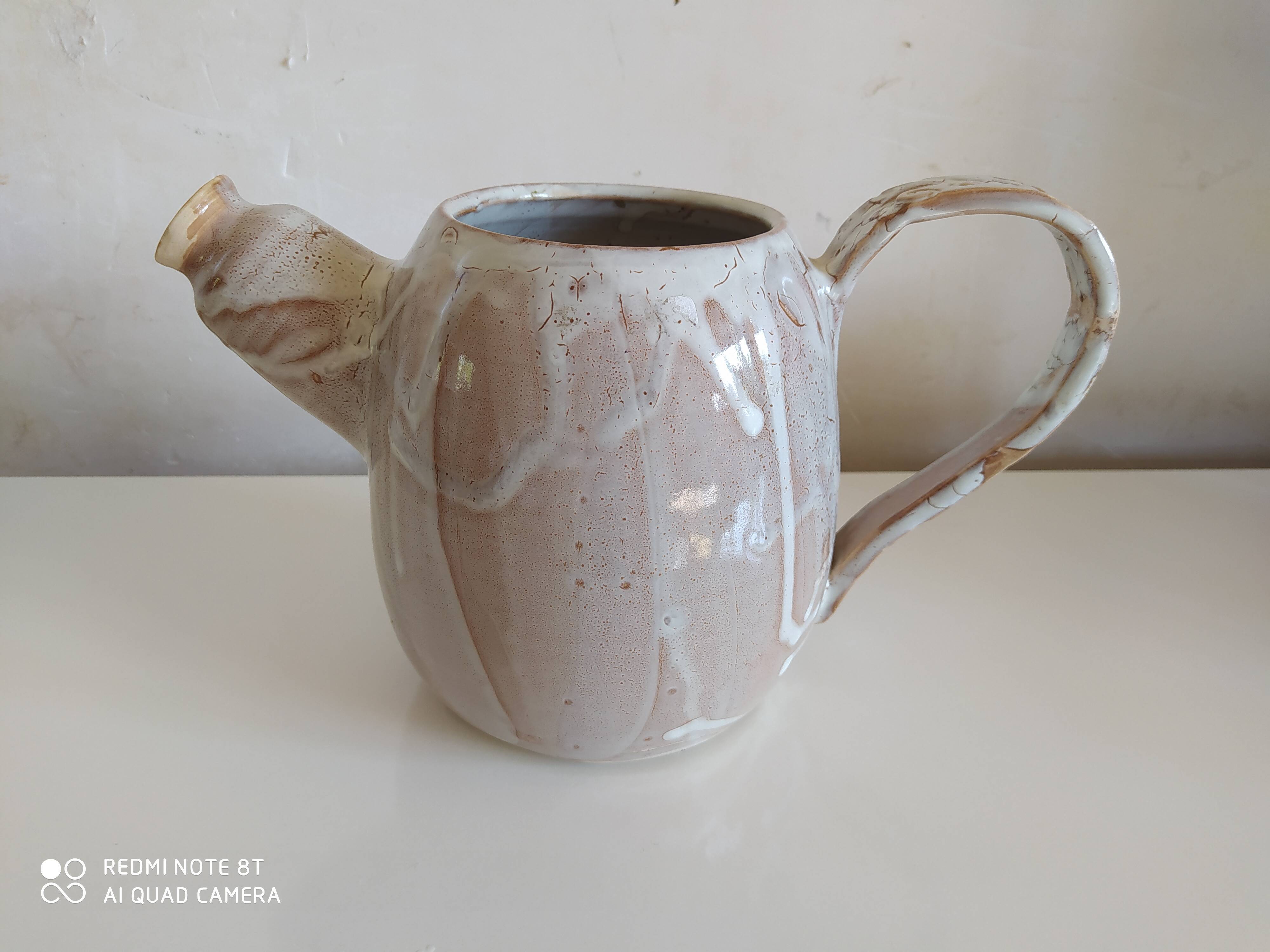 Verseuse en terre cuite blanche