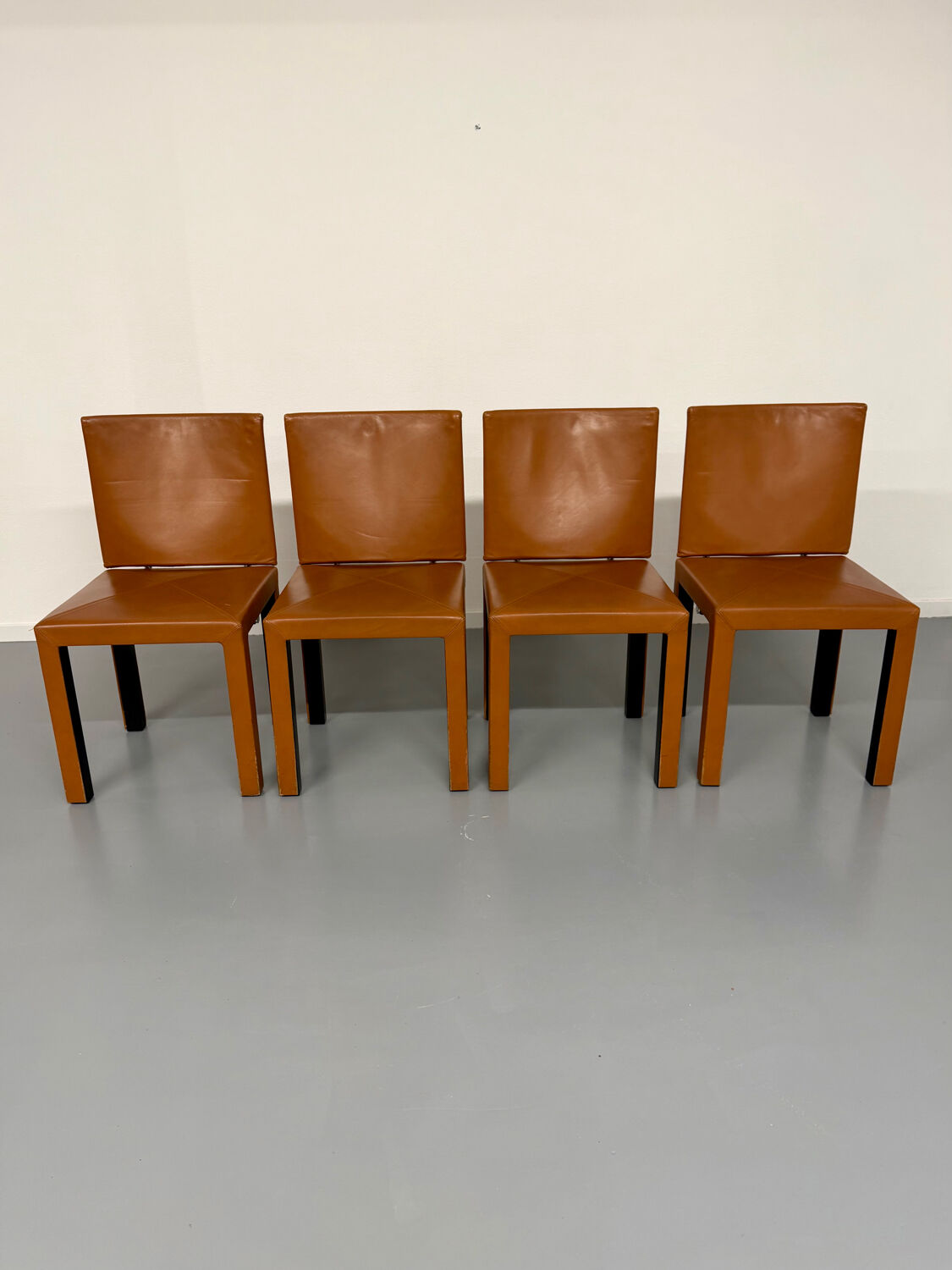 4 camel leather chairs, postmodern design by Paolo Piva for B&B Italia Arcadia.