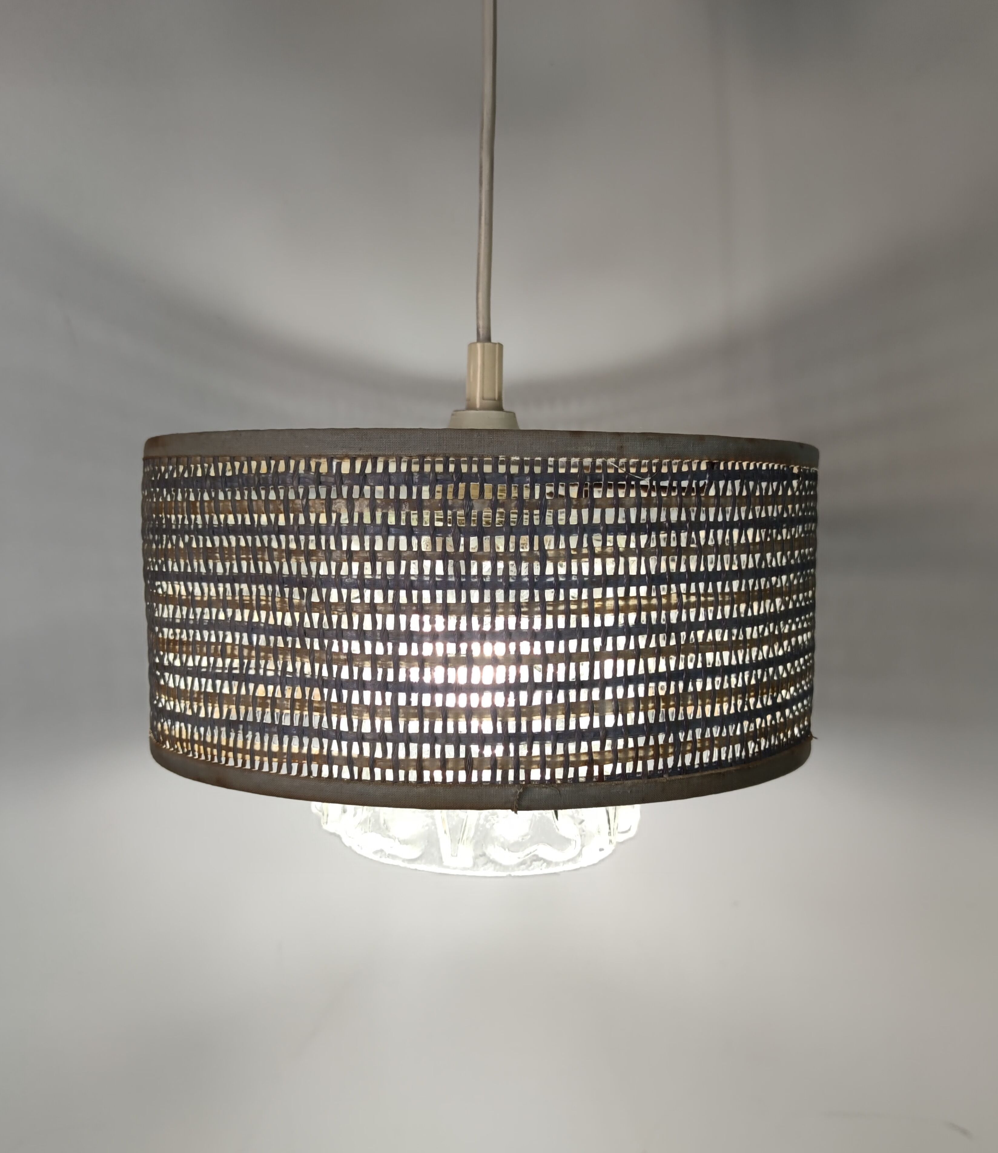 Glass suspension with or without lampshade