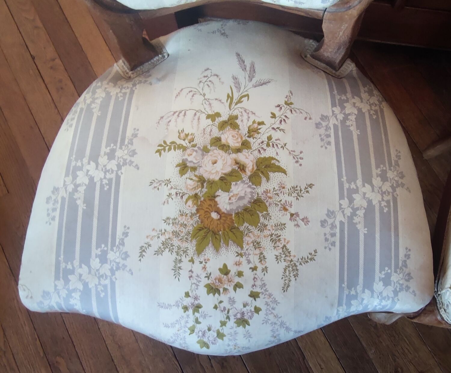 Paire de chaises style Louis XV